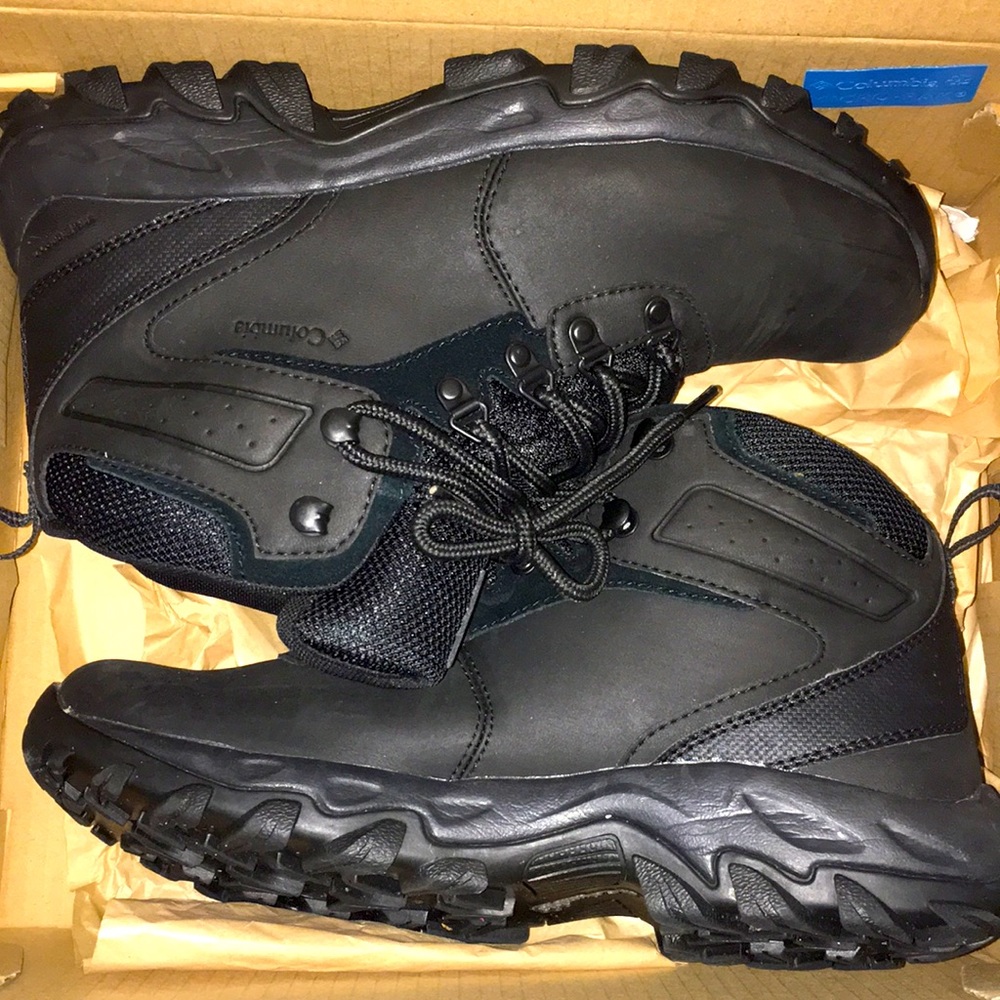 Columbia boots brand new